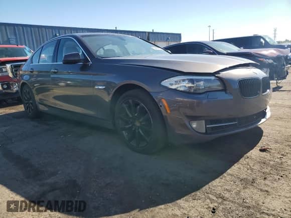 2013 BMW 5 Series 528i xDrive with VIN WBAXH5C50DDW12223, listed as a Copart auction lot 85494365 with 148,446 mi miles and Clean title. Bid and sale history available at DreamBid. Image 4.