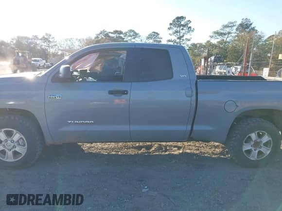 2018 Toyota Tundra SR с VIN 5TFUW5F16JX756387, выставлен на аукционе IAAI как лот 41304190 с пробегом 221 970 миль миль и . История ставок и продаж доступна на DreamBid. Изображение 14.