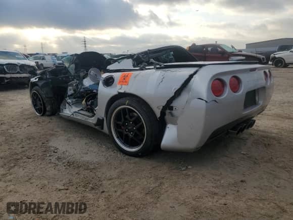 2001 Chevrolet Corvette Z06 z VIN 1G1YY12S015111063, wystawiony jako Copart lot #44271385 z przebiegiem Nie podano mil oraz Szkoda całkowita • Salvage title. Historia ofert i sprzedaży dostępna na DreamBid. Obrazek 2.
