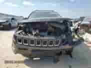 2019 Jeep Compass Limited z VIN 3C4NJDCB1KT621065, wystawiony jako Copart lot #81983025 z przebiegiem 106 745 mil mil oraz Szkoda całkowita • Salvage title. Historia ofert i sprzedaży dostępna na DreamBid. Obrazek 5.