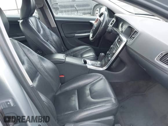 2012 Volvo S60 T6 с VIN YV1902FH7C2105461, выставлен на аукционе IAAI как лот 41323392 с пробегом 98 059 миль миль и . История ставок и продаж доступна на DreamBid. Изображение 5.