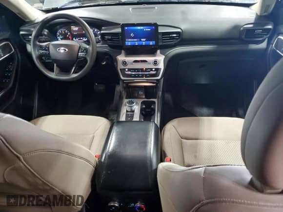 2021 Ford Explorer z VIN 1FMSK7BH0MGB43716, wystawiony jako Copart lot #61924685 z przebiegiem 105 081 mil mil oraz Szkoda całkowita • Salvage title. Historia ofert i sprzedaży dostępna na DreamBid. Obrazek 8.