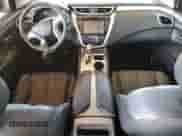 2018 Nissan Murano SL z VIN 5N1AZ2MG0JN119633, wystawiony jako Copart lot #84703925 z przebiegiem 55 676 mil mil oraz Szkoda całkowita • Salvage title. Historia ofert i sprzedaży dostępna na DreamBid. Obrazek 8.