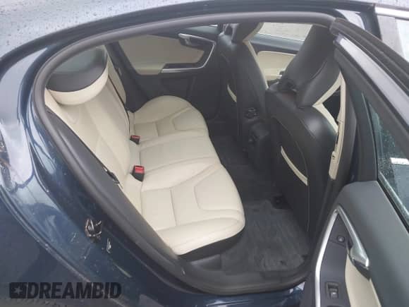2012 Volvo S60 T6 с VIN YV1902FH5C2038827, выставлен на аукционе IAAI как лот 42860167 с пробегом 78 984 миль миль и . История ставок и продаж доступна на DreamBid. Изображение 8.