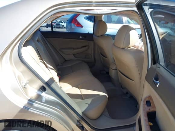 2005 Honda Accord EX-L с VIN 1HGCM66525A037304, выставлен на аукционе IAAI как лот 42875663 с пробегом Не указан миль и . История ставок и продаж доступна на DreamBid. Изображение 8.