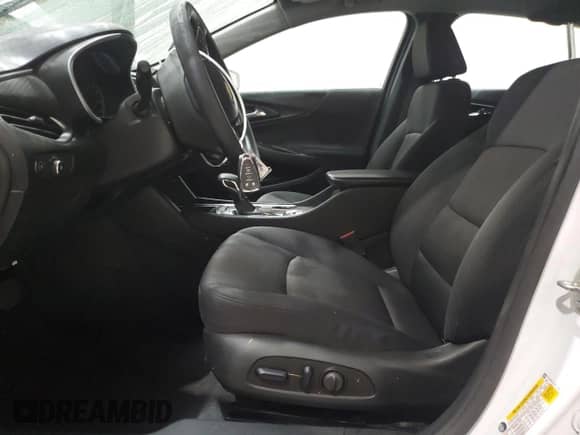 2023 Chevrolet Malibu LT z VIN 1G1ZD5ST7PF177984, wystawiony jako Copart lot #82151245 z przebiegiem Nie podano mil oraz Szkoda całkowita • Salvage title. Historia ofert i sprzedaży dostępna na DreamBid. Obrazek 7.