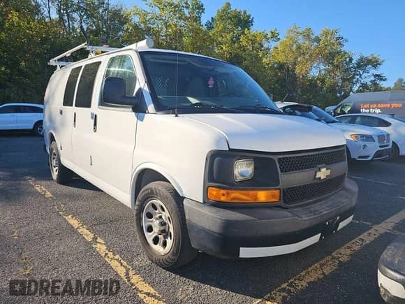 2011 Chevrolet Express Cargo z VIN 1GCSGAFX8B1187872, wystawiony jako IAAI lot #43554448 z przebiegiem 79 743 mil mil oraz . Historia ofert i sprzedaży dostępna na DreamBid. Obrazek 3.