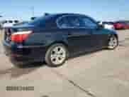 2009 BMW 5 Series 528i z VIN WBANU53589C120569, wystawiony jako Copart lot #61005215 z przebiegiem 164 148 mil mil oraz Czysty tytuł • Clean title. Historia ofert i sprzedaży dostępna na DreamBid. Obrazek 3.