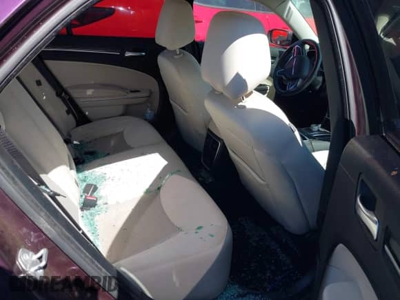 2020 Chrysler 300 Touring с VIN 2C3CCAAG6LH189554, выставлен на аукционе IAAI как лот 42914113 с пробегом 66 507 миль миль и . История ставок и продаж доступна на DreamBid. Изображение 8.