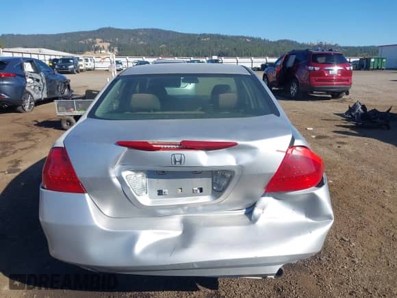 2006 Honda Accord LX z VIN 1HGCM56416A170980, wystawiony jako IAAI lot #43283364 z przebiegiem 198 336 mil mil oraz . Historia ofert i sprzedaży dostępna na DreamBid. Obrazek 16.