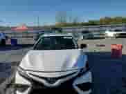 2023 Toyota Camry SE z VIN 4T1T11AK2PU153283, wystawiony jako Copart lot #82600845 z przebiegiem 42 960 mil mil oraz Szkoda całkowita • Salvage title. Historia ofert i sprzedaży dostępna na DreamBid. Obrazek 13.