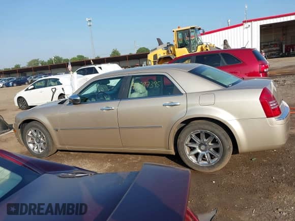 2006 Chrysler 300 C with VIN 2C3KA63H36H246141, listed as a IAAI auction lot 42797395 with 54,430 mi miles and . Bid and sale history available at DreamBid. Image 15.