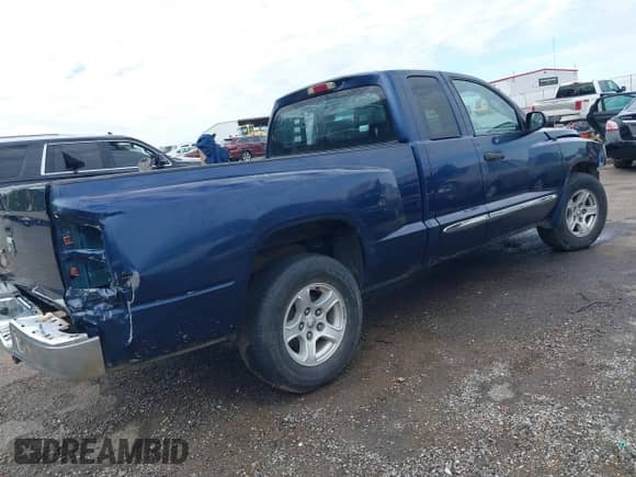 2005 Dodge Dakota with VIN 1D7HE52K05S157464, listed as a IAAI auction lot 41253448 with 325,703 mi miles and . Bid and sale history available at DreamBid. Image 4.