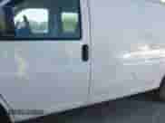 2007 Chevrolet Express Cargo z VIN 1GCFG15X171119021, wystawiony jako IAAI lot #43406448 z przebiegiem 182 672 mil mil oraz . Historia ofert i sprzedaży dostępna na DreamBid. Obrazek 6.