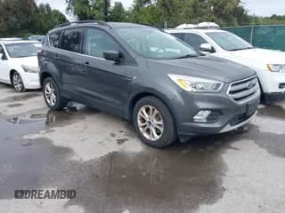 2017 Ford Escape SE с VIN 1FMCU9GD8HUB48301, выставлен на аукционе IAAI как лот 43450300 с пробегом 74 547 миль миль и . История ставок и продаж доступна на DreamBid. Изображение 1.