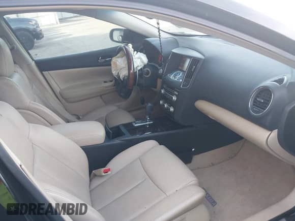 2014 Nissan Maxima SV z VIN 1N4AA5AP6EC483001, wystawiony jako IAAI lot #42648393 z przebiegiem 69 592 mil mil oraz . Historia ofert i sprzedaży dostępna na DreamBid. Obrazek 5.