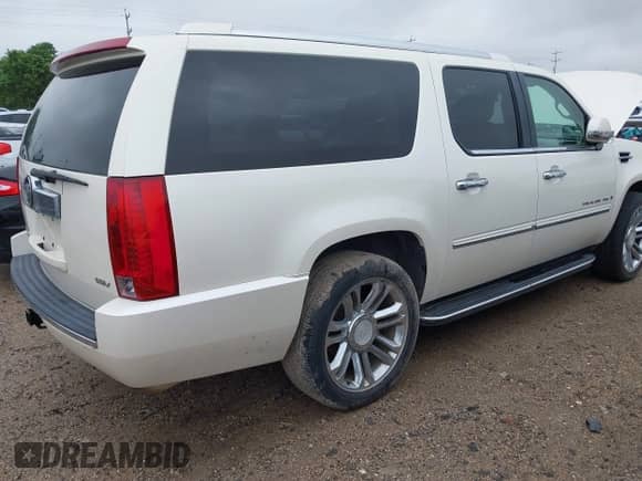 2007 Cadillac Escalade ESV с VIN 1GYFK66887R202024, выставлен на аукционе IAAI как лот 41841337 с пробегом 185 085 миль миль и . История ставок и продаж доступна на DreamBid. Изображение 4.