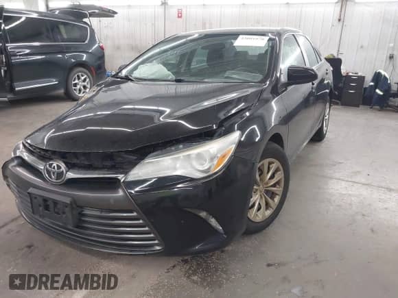 2015 Toyota Camry LE z VIN 4T4BF1FK6FR470378, wystawiony jako IAAI lot #43081978 z przebiegiem 121 709 mil mil oraz . Historia ofert i sprzedaży dostępna na DreamBid. Obrazek 18.