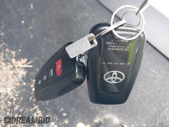 2023 Toyota Camry LE z VIN 4T1R11AK7PU130043, wystawiony jako IAAI lot #43289865 z przebiegiem 24 472 mil mil oraz . Historia ofert i sprzedaży dostępna na DreamBid. Obrazek 11.