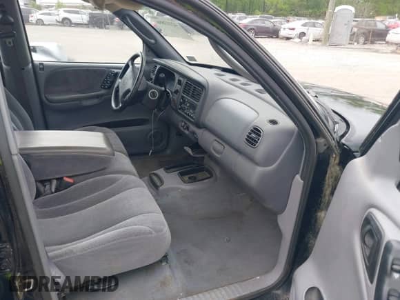 2000 Dodge Dakota Sport with VIN 1B7GL2AX5YS775200, listed as a IAAI auction lot 42113896 with 224,337 mi miles and . Bid and sale history available at DreamBid. Image 5.