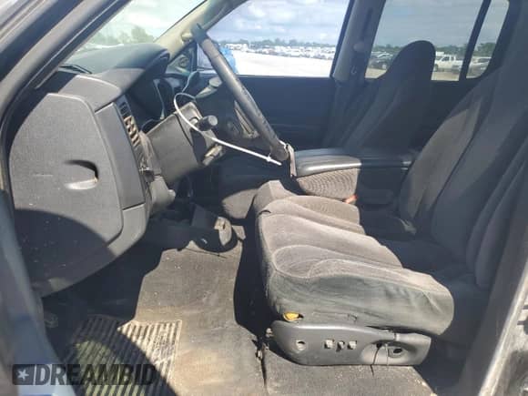 2001 Dodge Dakota Sport with VIN 1B7HG2AN11S333995, listed as a Copart auction lot 85196274 with 282,333 mi miles and Non repairable. Bid and sale history available at DreamBid. Image 7.