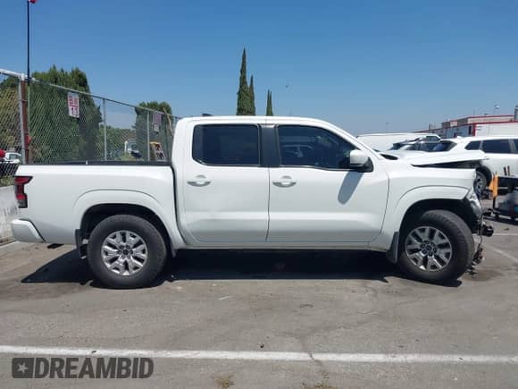 2023 Nissan Frontier SV z VIN 1N6ED1EJ2PN607013, wystawiony jako IAAI lot #43012793 z przebiegiem 52 943 mil mil oraz . Historia ofert i sprzedaży dostępna na DreamBid. Obrazek 14.