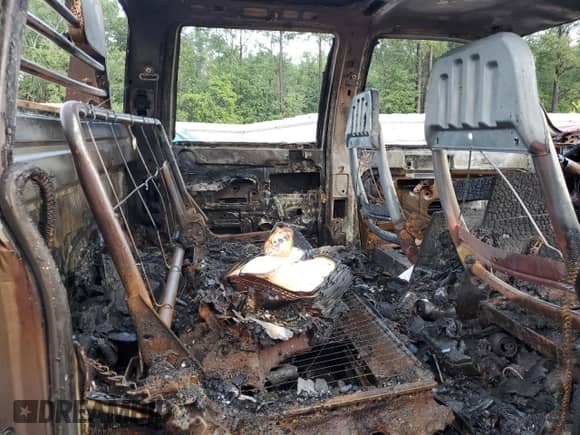 1994 Chevrolet Silverado 3500 с VIN 1GCHK33F4RJ372169, выставлен на аукционе Copart как лот 69002125 с пробегом Не указан миль и На запчасти • Non repairable. История ставок и продаж доступна на DreamBid. Изображение 10.