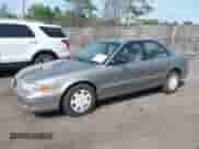 1998 Hyundai Sonata z VIN KMHCF24F4WA126625, wystawiony jako IAAI lot #42401944 z przebiegiem 37 690 mil mil oraz . Historia ofert i sprzedaży dostępna na DreamBid. Obrazek 14.