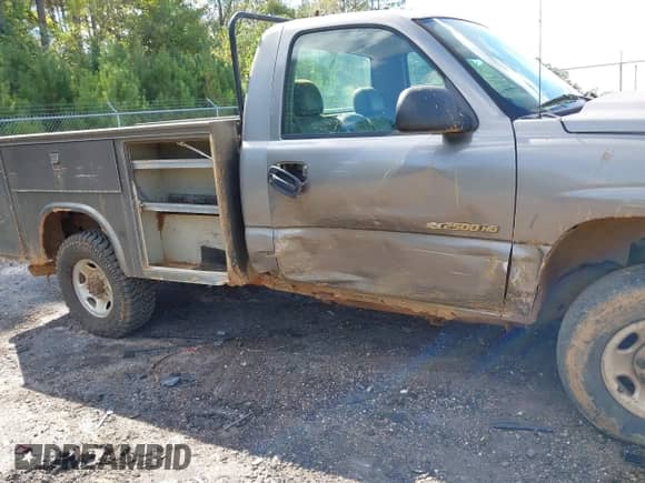 2006 Chevrolet Silverado 2500HD Work Truck with VIN 1GBHC24U46E251901, listed as a IAAI auction lot 43320114 with 177,700 mi miles and . Bid and sale history available at DreamBid. Image 6.