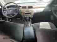 2014 Chevrolet Impala LT z VIN 2G1WB5E31E1151454, wystawiony jako Copart lot #57408655 z przebiegiem 172 206 mil mil oraz Szkoda całkowita • Salvage title. Historia ofert i sprzedaży dostępna na DreamBid. Obrazek 8.