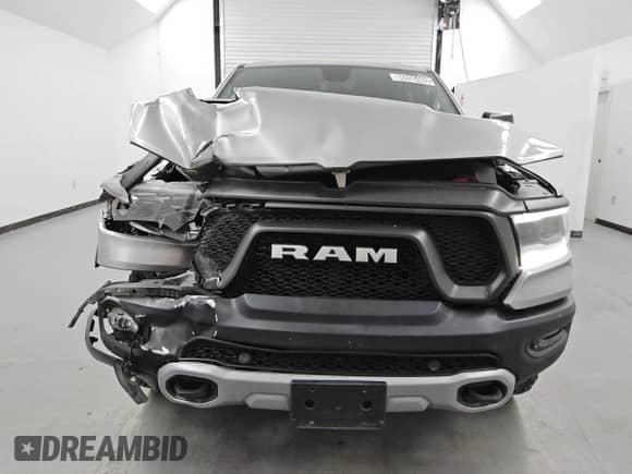 2020 Ram 1500 Rebel z VIN 1C6SRFLT7LN137992, wystawiony jako Copart lot #86550465 z przebiegiem 45 615 mil mil oraz Czysty tytuł • Clean title. Historia ofert i sprzedaży dostępna na DreamBid. Obrazek 5.