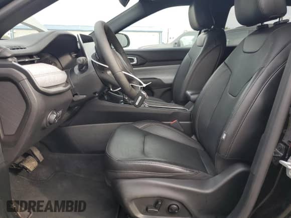 2023 Jeep Compass Latitude Lux with VIN 3C4NJDFN5PT547047, listed as a Copart auction lot 80772015 with 5,301 mi miles and Salvage title. Bid and sale history available at DreamBid. Image 7.