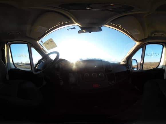 2017 Ram ProMaster Cargo z VIN 3C6URVJG0HE543522, wystawiony jako IAAI lot #41792212 z przebiegiem 165 974 mil mil oraz . Historia ofert i sprzedaży dostępna na DreamBid. Obrazek 18.