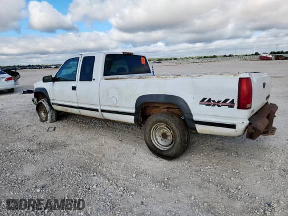 1998 Chevrolet Silverado 2500 with VIN 1GCGK29R9WE167927, listed as a Copart auction lot 81148795 with 193,988 mi miles and Clean title. Bid and sale history available at DreamBid. Image 2.