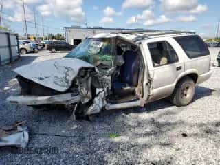 1996 Chevrolet Blazer с VIN 1GNCS13W4T2251083, выставлен на аукционе Copart как лот 89459095 с пробегом 147 830 миль миль и Списание • Salvage title. История ставок и продаж доступна на DreamBid. Изображение 1.