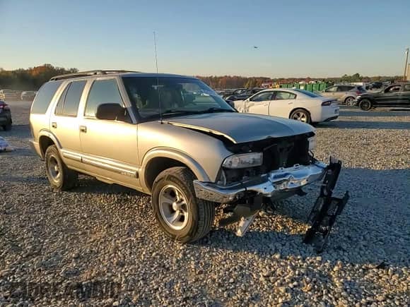 2000 Chevrolet Blazer LT with VIN 1GNCS13W9Y2145607, listed as a Copart auction lot 82137674 with 96,686 mi miles and Salvage title. Bid and sale history available at DreamBid. Image 12.