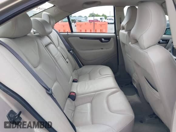 2004 Volvo S60 с VIN YV1RS59V542367297, выставлен на аукционе IAAI как лот 42294212 с пробегом 85 865 миль миль и . История ставок и продаж доступна на DreamBid. Изображение 8.