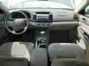 2005 Toyota Camry STD z VIN 4T1BE32K05U596300, wystawiony jako Copart lot #85861255 z przebiegiem 206 602 mil mil oraz Szkoda całkowita • Salvage title. Historia ofert i sprzedaży dostępna na DreamBid. Obrazek 8.