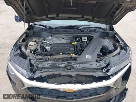 2024 Chevrolet Trax LS with VIN KL77LFE24RC103529, listed as a IAAI auction lot 43021897 with 30,289 mi miles and . Bid and sale history available at DreamBid. Image 10.