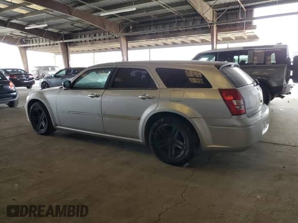 2005 Dodge Magnum SE with VIN 2D4FV48V95H162475, listed as a Copart auction lot 66724185 with 272,938 mi miles and Clean title. Bid and sale history available at DreamBid. Image 2.
