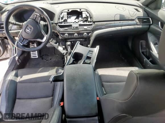 2018 Honda Accord Sport z VIN 1HGCV1F31JA055303, wystawiony jako Copart lot #64783275 z przebiegiem Nie podano mil oraz Czysty tytuł • Clean title. Historia ofert i sprzedaży dostępna na DreamBid. Obrazek 8.