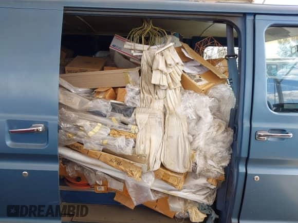 1988 Ford Econoline Cargo с VIN 1FTEE14N9JHB17128, выставлен на аукционе IAAI как лот 41933294 с пробегом 98 478 миль миль и . История ставок и продаж доступна на DreamBid. Изображение 8.