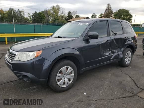 2010 Subaru Forester X с VIN JF2SH6ACXAH738888, выставлен на аукционе Copart как лот 81319085 с пробегом 151 179 миль миль и Списание • Salvage title. История ставок и продаж доступна на DreamBid. Изображение 1.