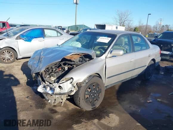 1998 Honda Accord LX z VIN 1HGCG1642WA070628, wystawiony jako IAAI lot #41457636 z przebiegiem 260 036 mil mil oraz . Historia ofert i sprzedaży dostępna na DreamBid. Obrazek 19.