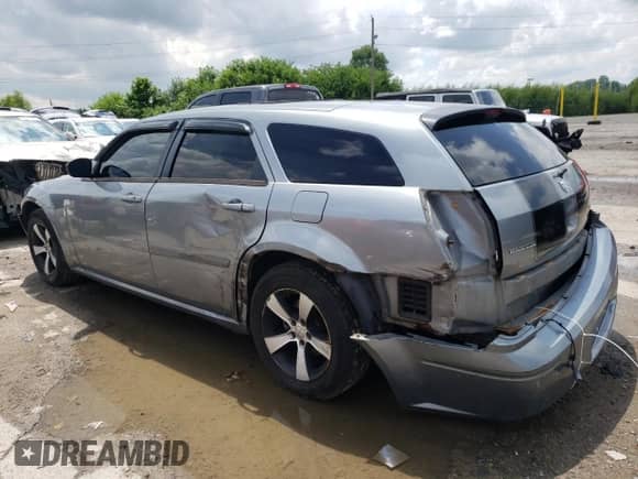 2006 Dodge Magnum with VIN 2D4FV47V76H354996, listed as a Copart auction lot 63736045 with 255,959 mi miles and Salvage title. Bid and sale history available at DreamBid. Image 2.