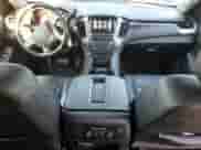 2017 Chevrolet Suburban LT z VIN 1GNSKHKC8HR230442, wystawiony jako Copart lot #81495125 z przebiegiem 83 739 mil mil oraz Szkoda całkowita • Salvage title. Historia ofert i sprzedaży dostępna na DreamBid. Obrazek 8.