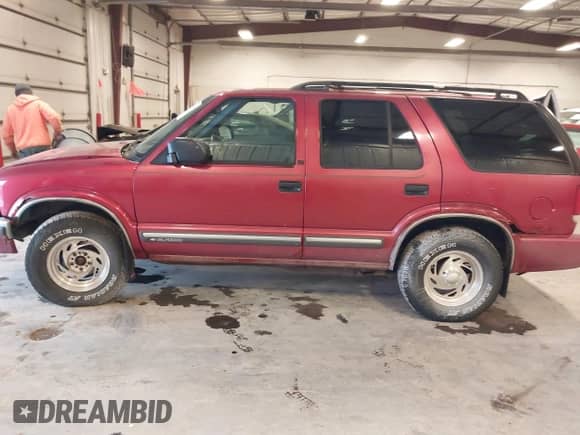 2000 Chevrolet Blazer LT с VIN 1GNDT13W1Y2358746, выставлен на аукционе IAAI как лот 41541071 с пробегом 205 532 миль миль и . История ставок и продаж доступна на DreamBid. Изображение 14.