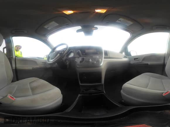 2019 Toyota Sienna L с VIN 5TDZZ3DC3KS968533, выставлен на аукционе IAAI как лот 41390469 с пробегом 74 518 миль миль и . История ставок и продаж доступна на DreamBid. Изображение 19.