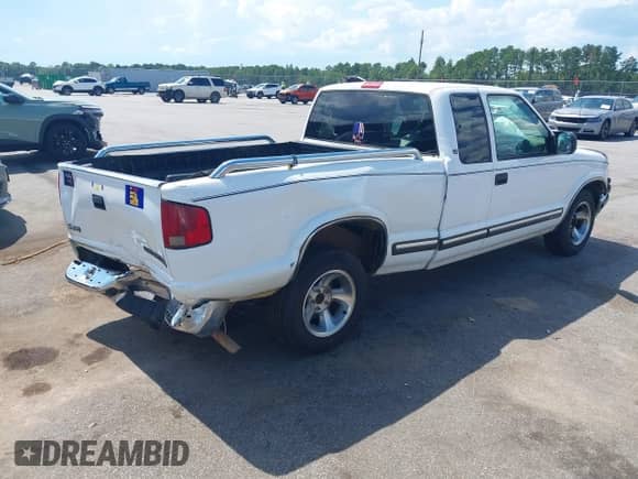 2000 Chevrolet S-10 LS с VIN 1GCCS19W4Y8225538, выставлен на аукционе IAAI как лот 42849719 с пробегом 261 202 миль миль и . История ставок и продаж доступна на DreamBid. Изображение 4.