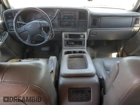 2005 Chevrolet Suburban LS with VIN 3GNFK16Z65G258498, listed as a Copart auction lot 81326585 with 239,986 mi miles and Salvage title. Bid and sale history available at DreamBid. Image 8.